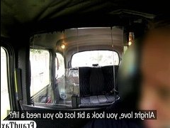 Женщина трахается с бомжем на дороге порно