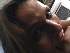 Порно с наручниками и прищепками